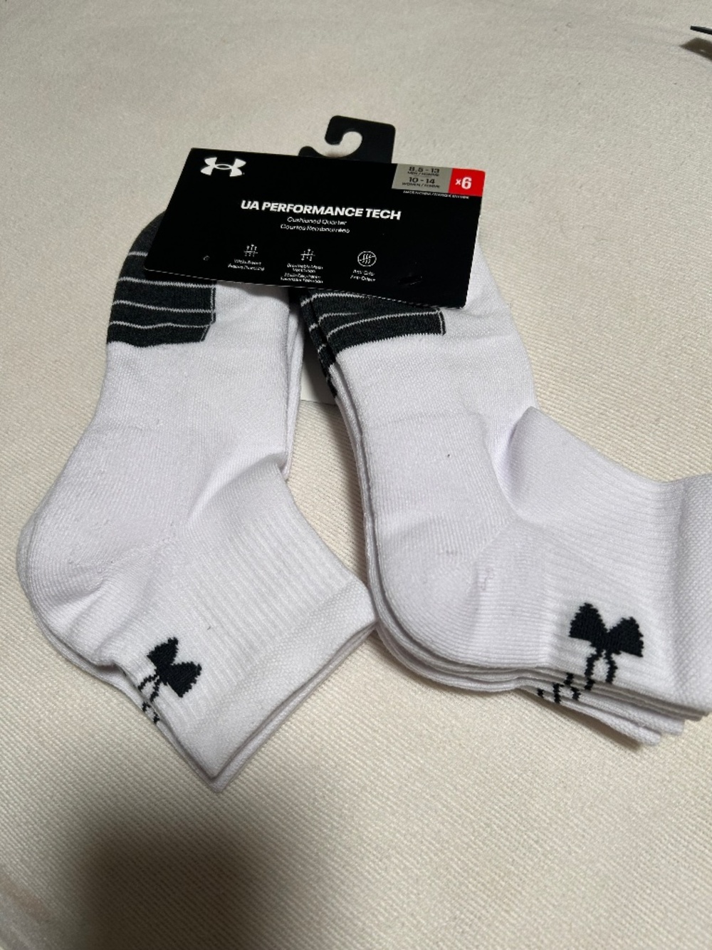 UNDER ARMOUR PERFORMANCE TECH SOCKS 5 PAIRS